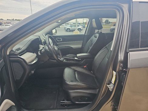 Used 2022 Jeep Compass Limited image 11