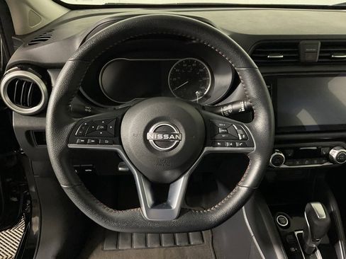 Used 2025 Nissan Versa SR image 22