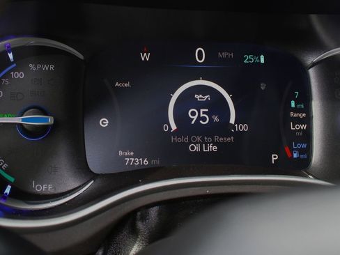 Used 2023 Chrysler Pacifica Touring-L image 29