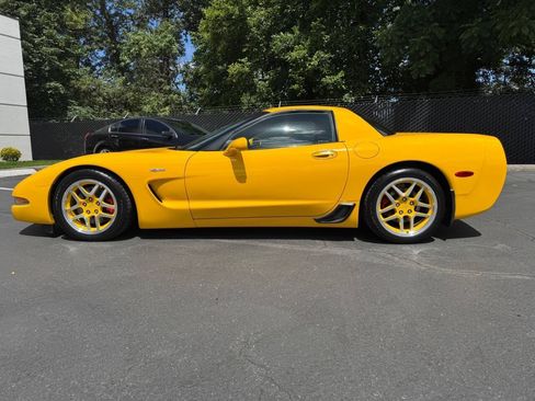 Used 2004 Chevrolet Corvette Z06 w/ Memory Package RWD image 2