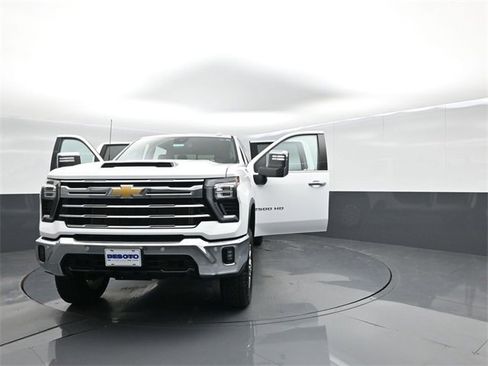 Used 2024 Chevrolet Silverado 2500 LTZ w/ LTZ Plus Package image 63