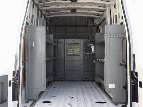 Used 2018 Nissan NV 2500 SV w/ Navigation Package image 8