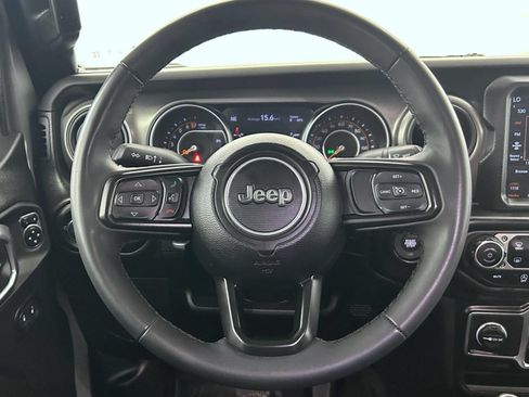 Used 2023 Jeep Gladiator Sport AWD/4WD image 11