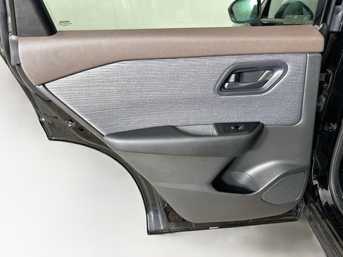 Used 2023 Nissan Rogue S AWD/4WD image 25
