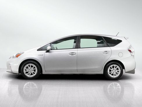 Used 2012 Toyota Prius V Three FWD image 2