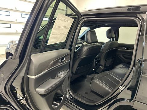 New 2025 Jeep Grand Cherokee Limited image 32