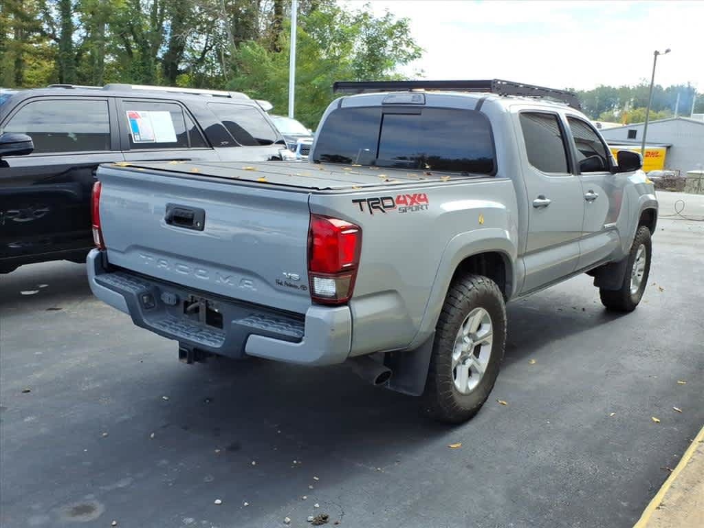 Used 2018 Toyota Tacoma TRD Sport AWD/4WD image 3