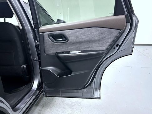 Used 2021 Nissan Rogue S image 17