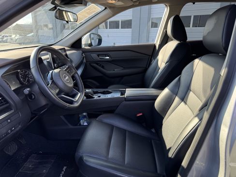 Used 2023 Nissan Rogue SV w/ SV Premium B Package image 4