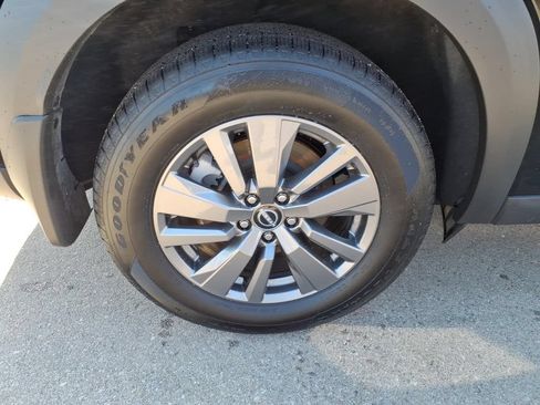 Certified 2025 Nissan Pathfinder S FWD image 5