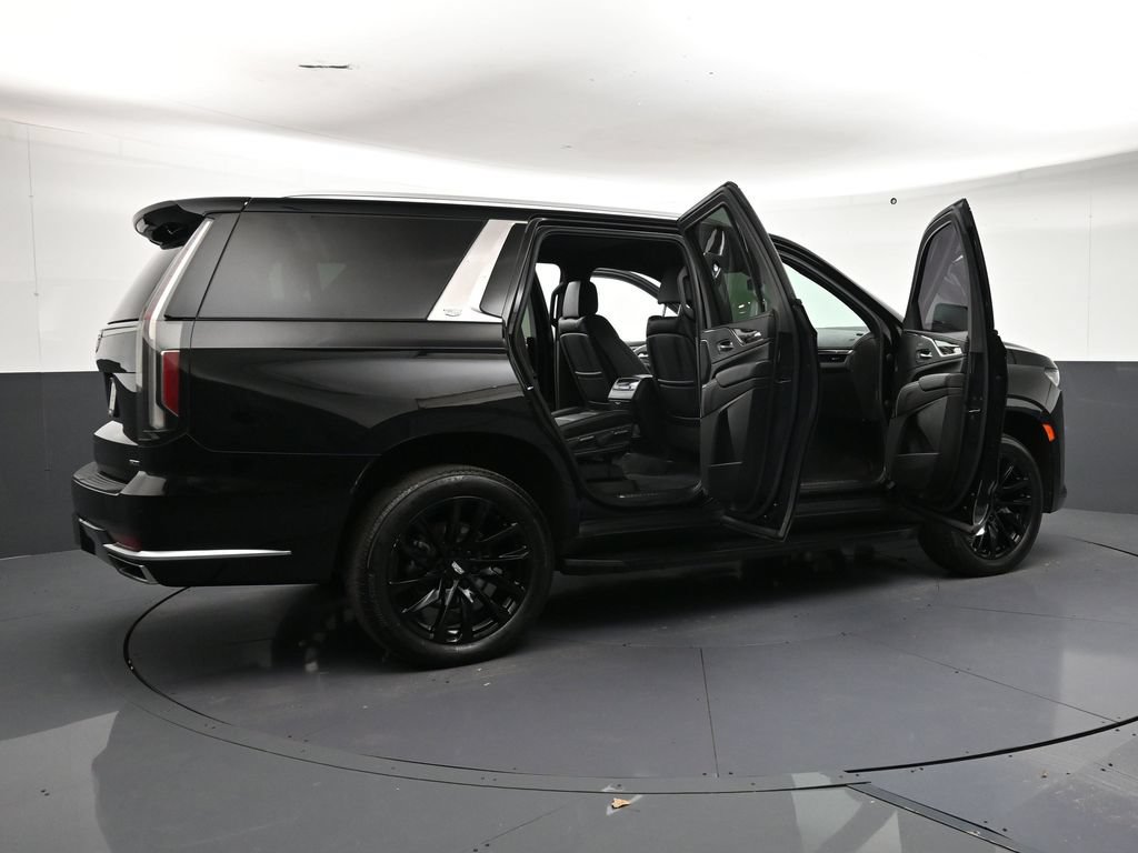 Used 2022 Cadillac Escalade Luxury w/ LPO, Illumination Package AWD/4WD image 32