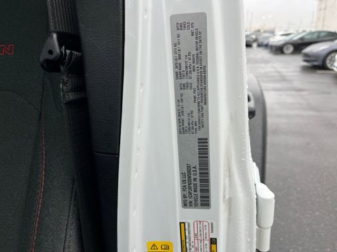 Used 2025 Jeep Wrangler Unlimited Rubicon image 28