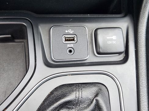 Used 2019 Jeep Cherokee Latitude w/ Popular Appearance Group image 15