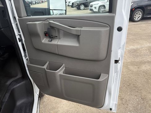 Used 2017 Chevrolet Express 3500 Work Van image 32