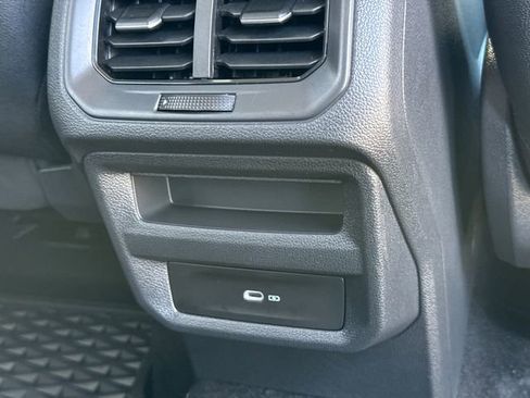 Used 2025 Volkswagen Taos SE image 19