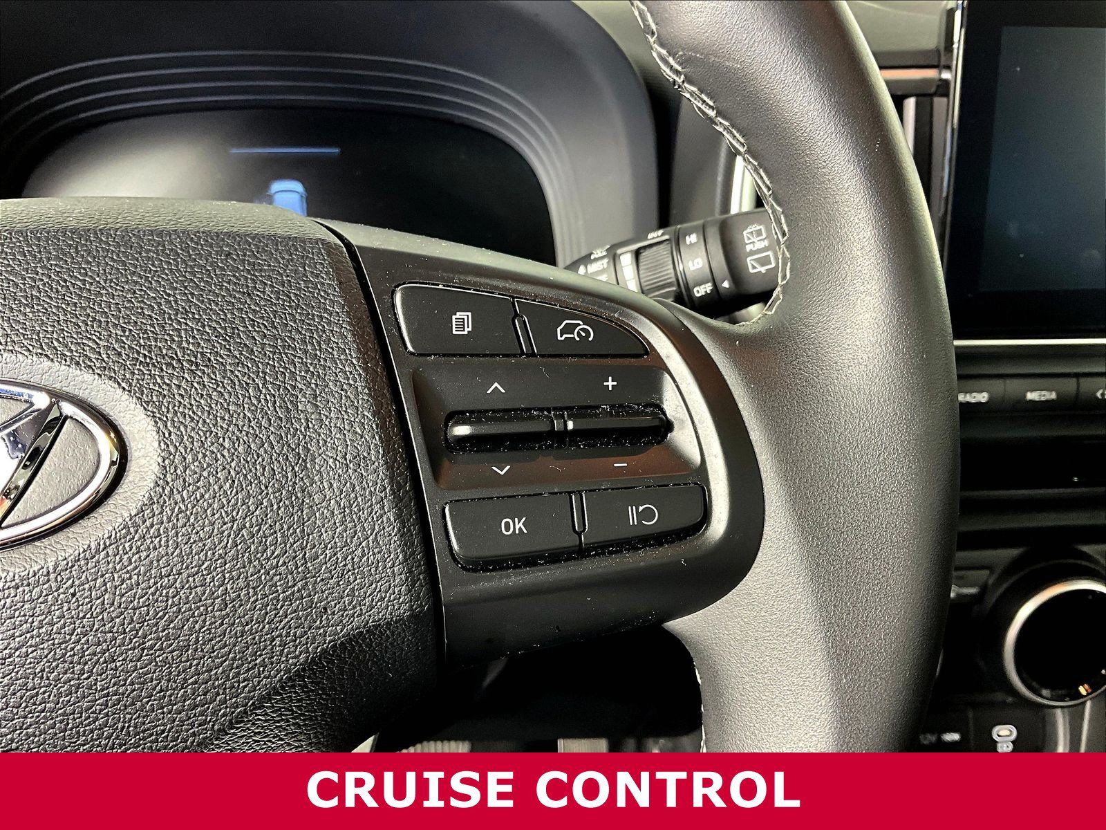 Used 2025 Hyundai Venue SEL FWD image 11