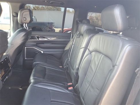 Used 2022 Jeep Wagoneer Series II image 10