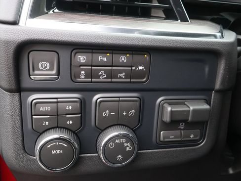 New 2026 Chevrolet Suburban LS image 20