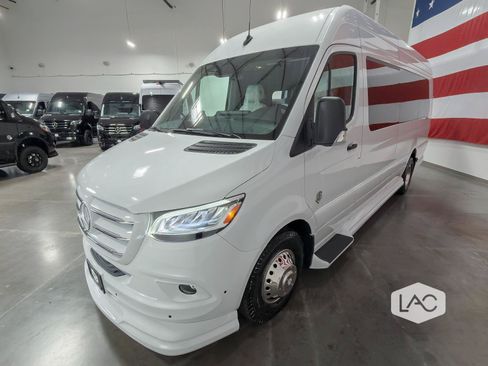 Used 2025 Mercedes-Benz Sprinter 3500 image 25