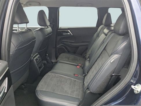 Used 2024 Mitsubishi Outlander SE image 7