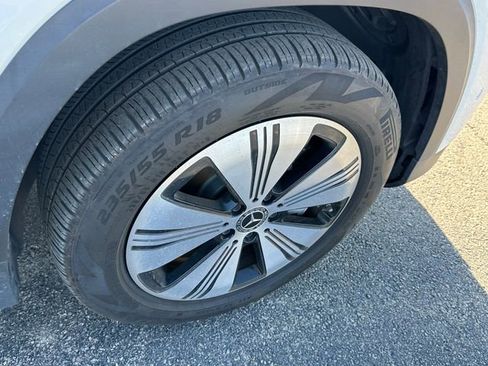 Used 2023 Mercedes-Benz EQB 300 4MATIC w/ Exclusive Package image 8