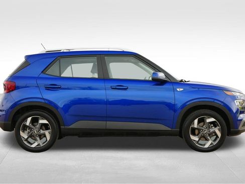 Used 2025 Hyundai Venue SEL image 9