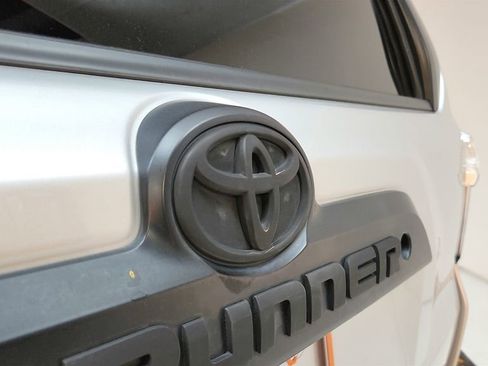 Used 2018 Toyota 4Runner TRD Off-Road image 24