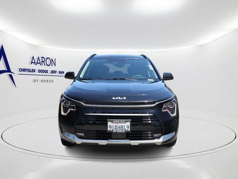 Used 2025 Kia Niro EX Touring FWD image 2