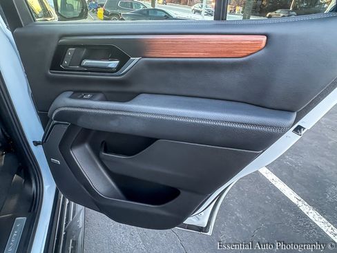 Used 2025 GMC Yukon Denali image 37