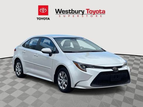Used 2022 Toyota Corolla LE image 1