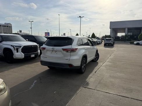Used 2016 Toyota Highlander XLE FWD image 5