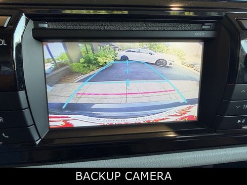 Used 2016 Toyota Corolla LE FWD image 19