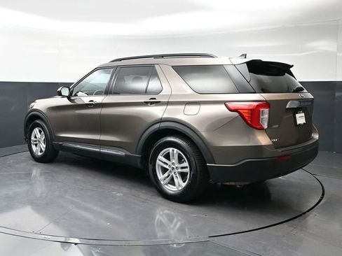 Used 2021 Ford Explorer XLT image 7