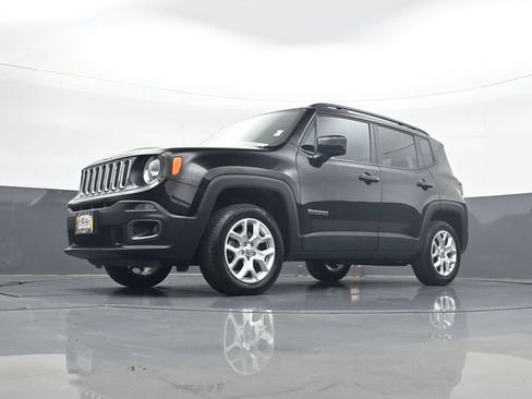 Used 2018 Jeep Renegade Latitude w/ Cold Weather Group AWD/4WD image 21