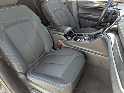 Used 2022 Jeep Grand Cherokee Laredo w/ Luxury Tech Group I image 12