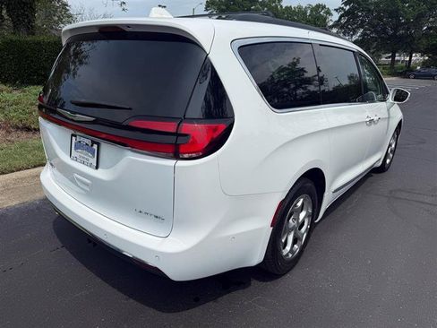 Used 2022 Chrysler Pacifica Limited FWD image 5