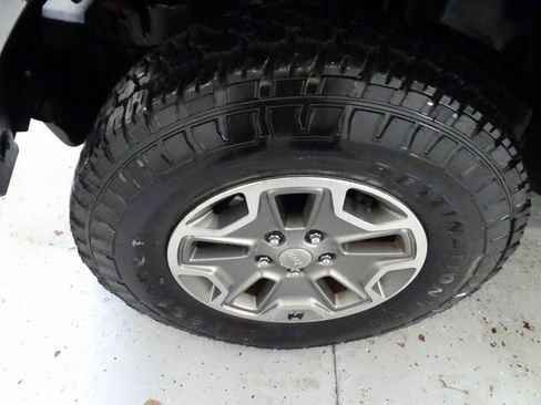 Used 2015 Jeep Wrangler Unlimited Rubicon w/ Dual Top Group image 26