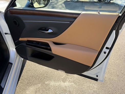 Used 2025 Lexus ES 350 Premium image 16