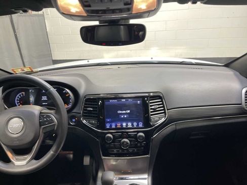 Used 2019 Jeep Grand Cherokee Limited AWD/4WD image 10