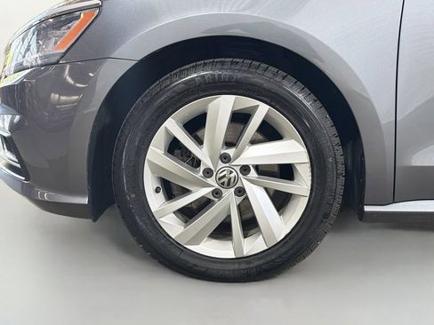 Used 2018 Volkswagen Passat 2.0T SE FWD image 32