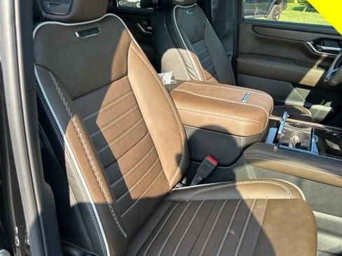 Used 2026 GMC Yukon Denali Ultimate AWD/4WD image 7