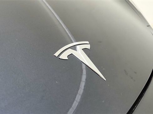 Used 2021 Tesla Model Y Long Range image 16