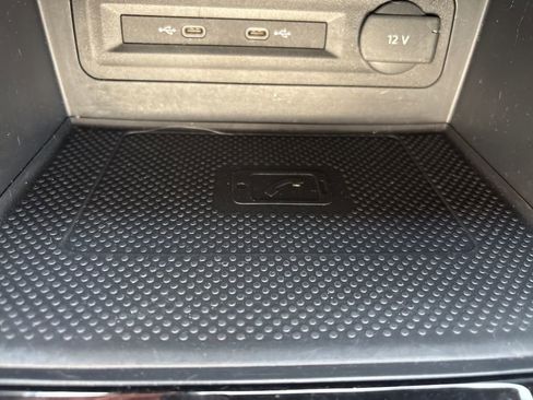 Used 2022 Volkswagen Atlas Cross Sport SE FWD image 24