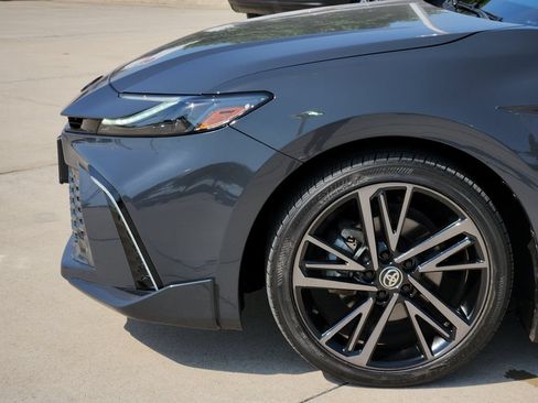 Used 2025 Toyota Camry XSE FWD image 8