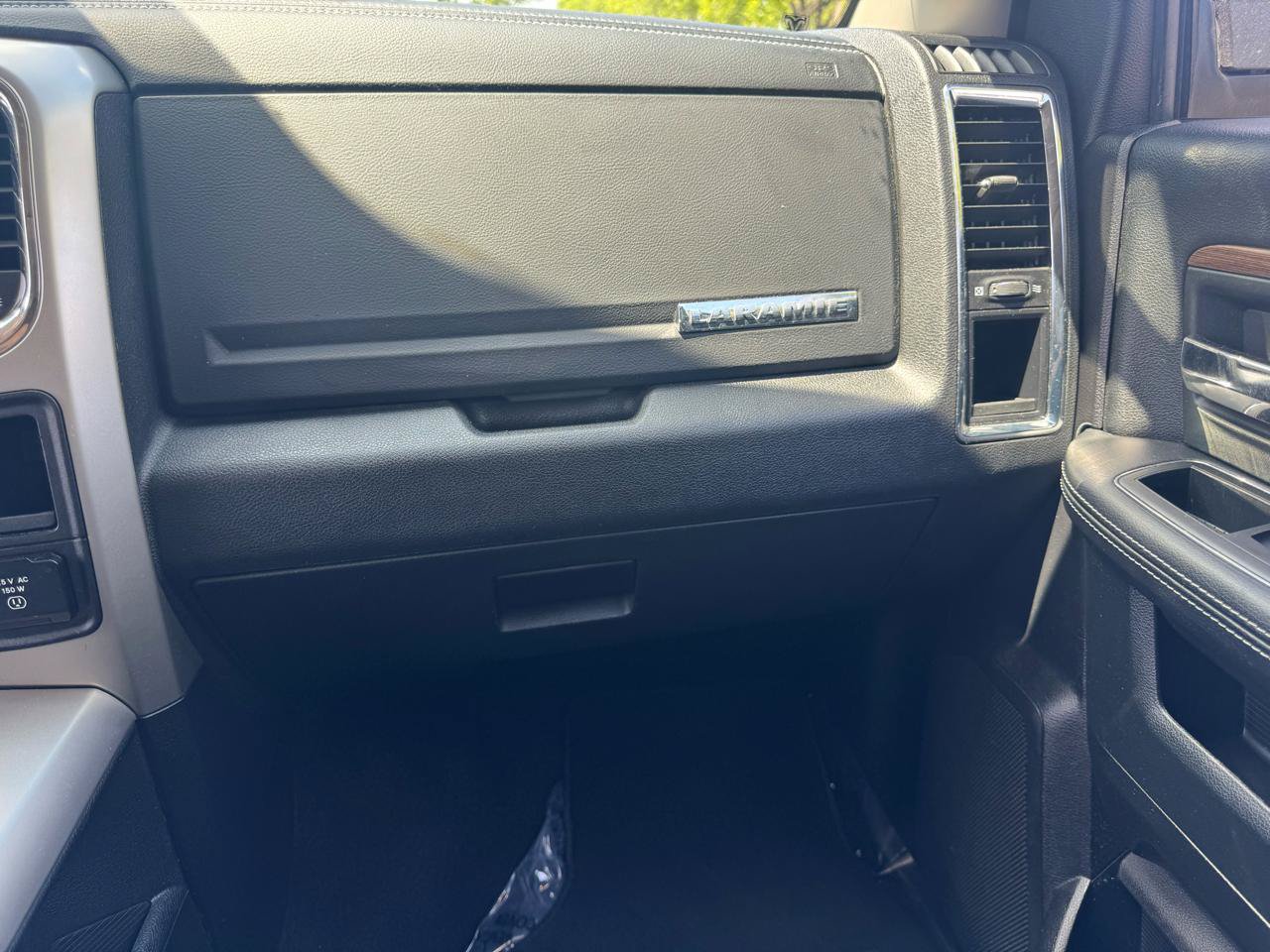 Used 2016 RAM 1500 Laramie w/ Convenience Group AWD/4WD image 16
