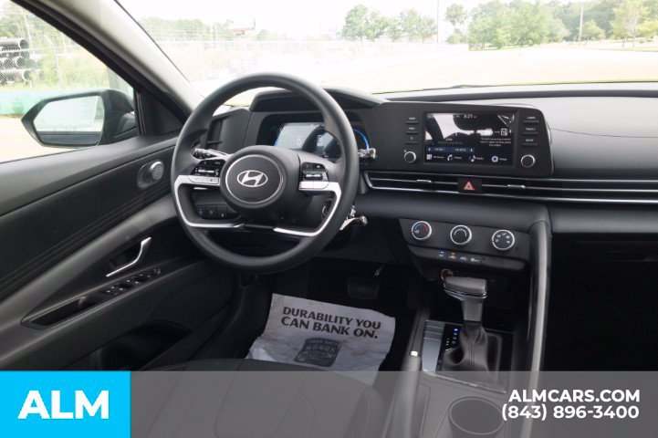 Used 2026 Hyundai Elantra SE FWD image 22