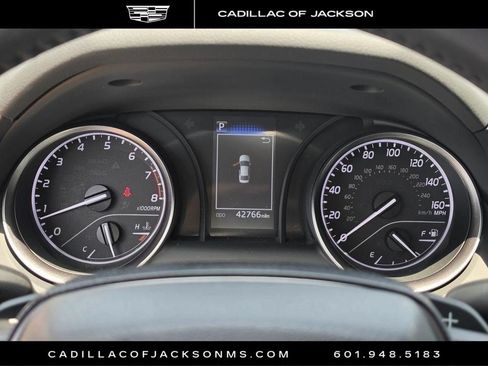 Used 2023 Toyota Camry SE FWD image 8