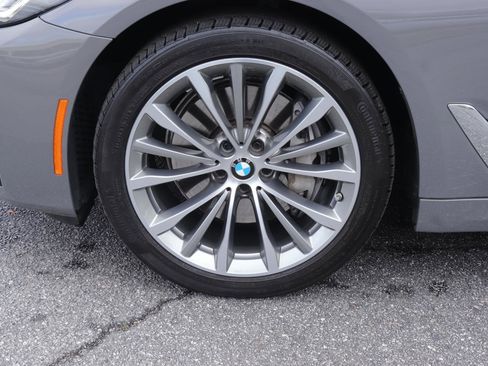 Certified 2022 BMW 540i image 38