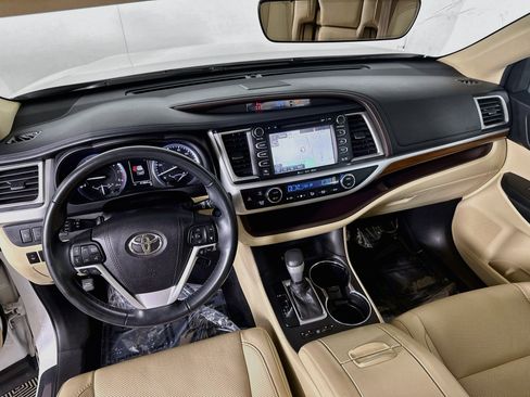 Used 2017 Toyota Highlander Limited FWD image 22