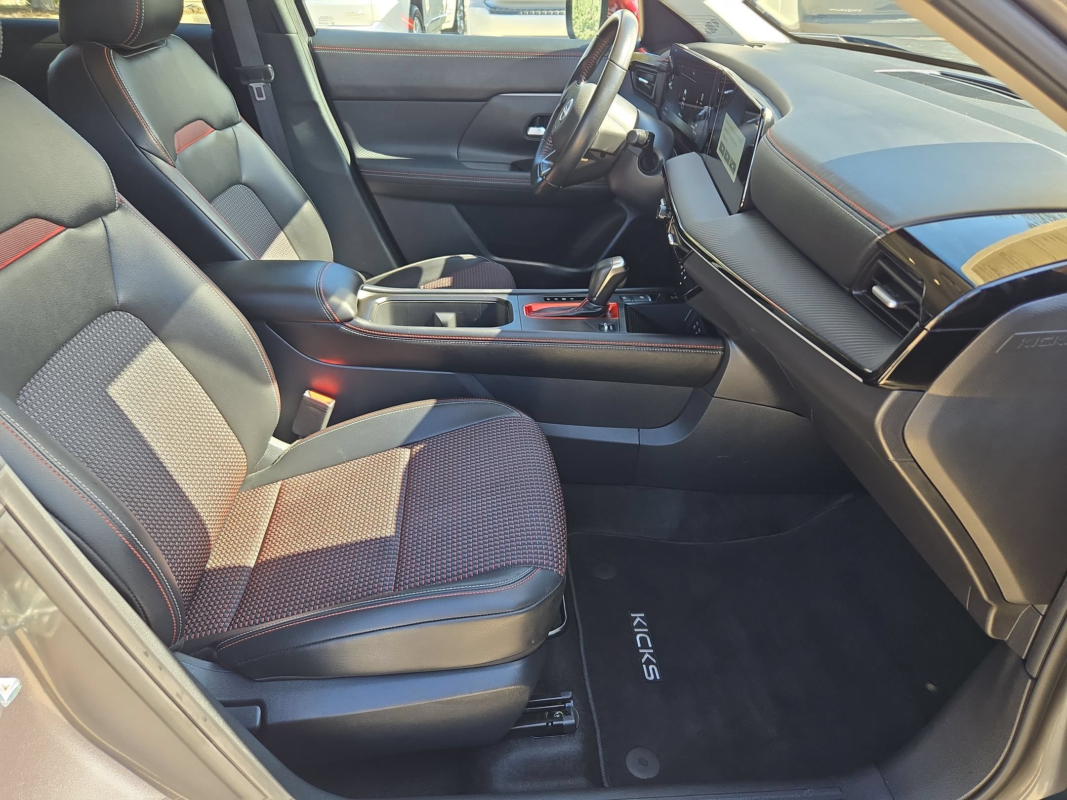 Certified 2025 Nissan Kicks SR FWD image 25